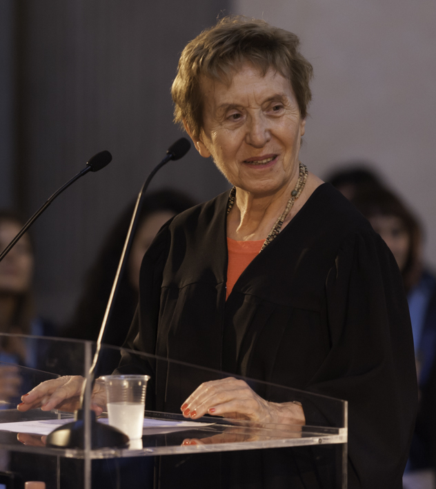 Michelle Perrot au pupitre, lors d’une conférence en juin 2016