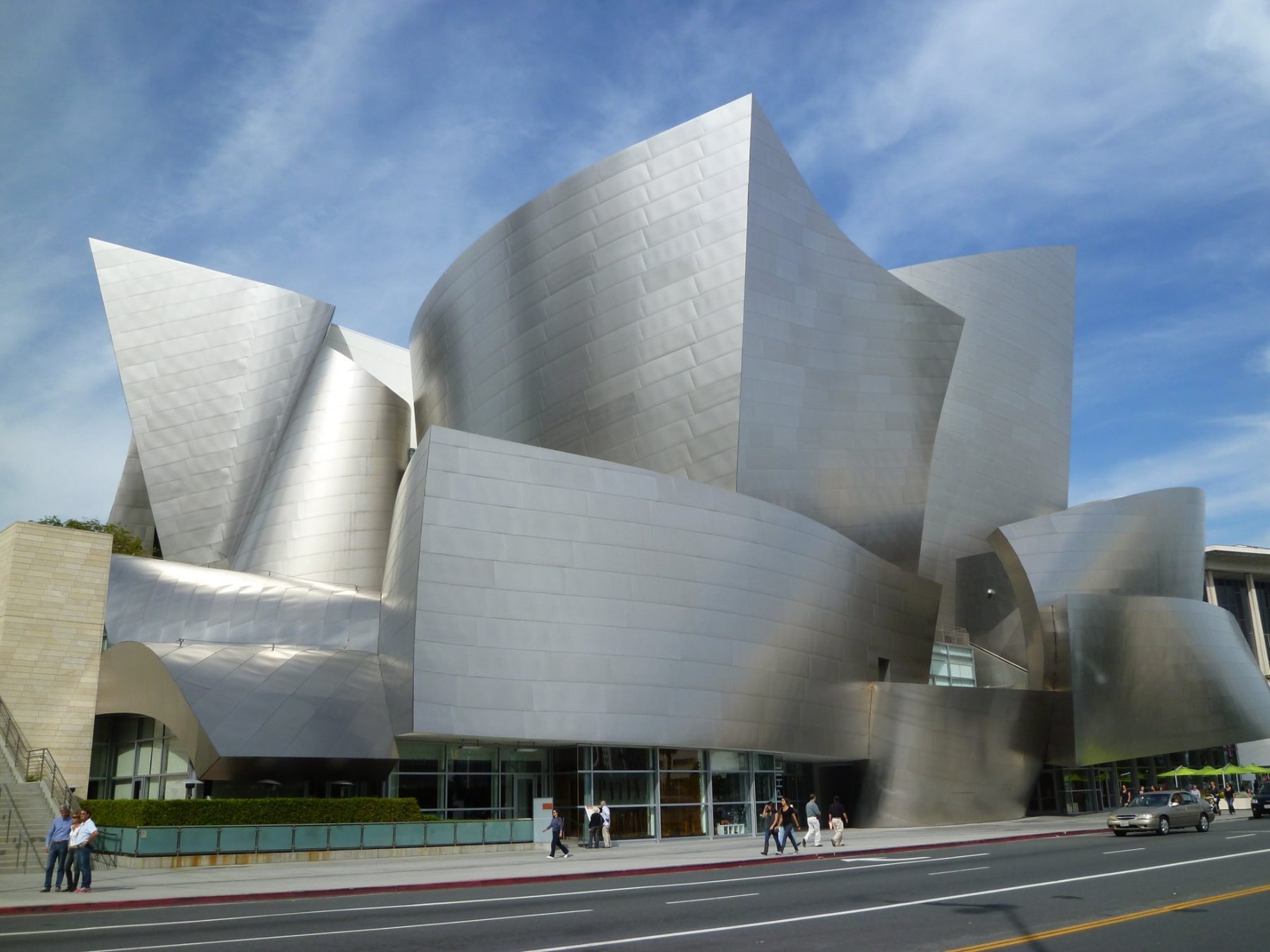 Le Walt Disney Concert Hall vu depuis la rue